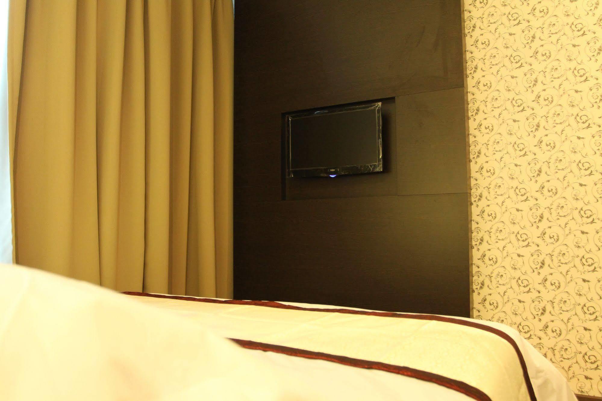 Wf Hotel 新山 外观 照片